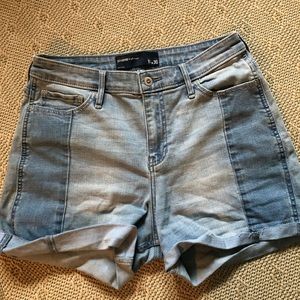 CUTE jean shorts